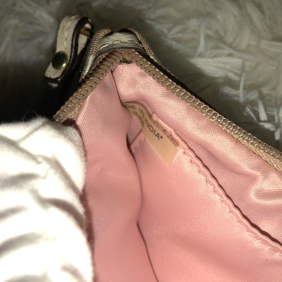 Coach Poppy Wristlet - Picture 13 of 14